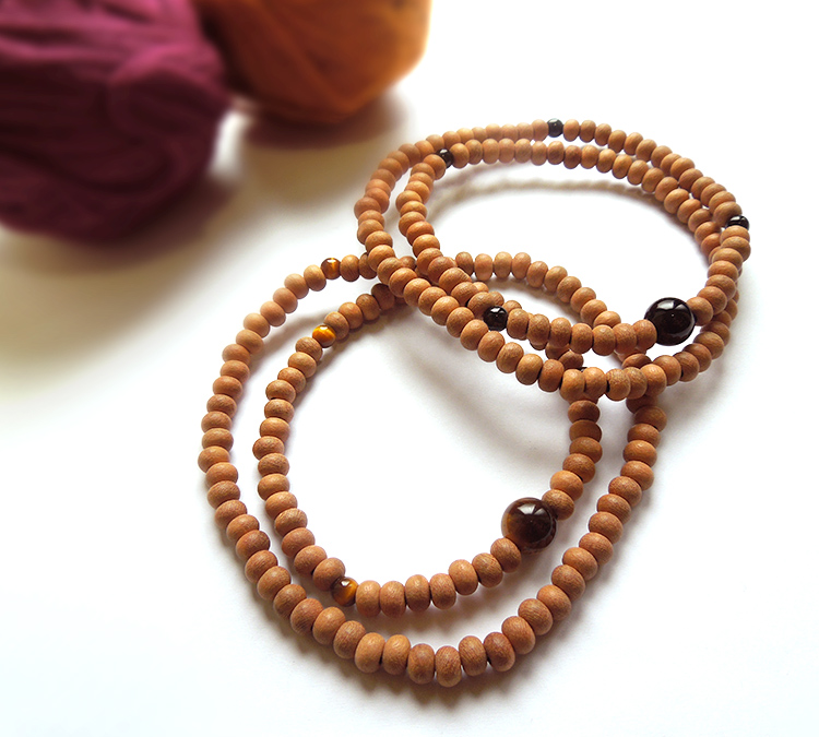 桜108ブレス虎目石仕立と桜108ブレスブラックオニキス仕立